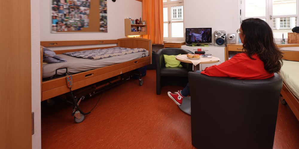 Die Zimmer in der LWL-Klinik Marsberg sind hell und freundlich.